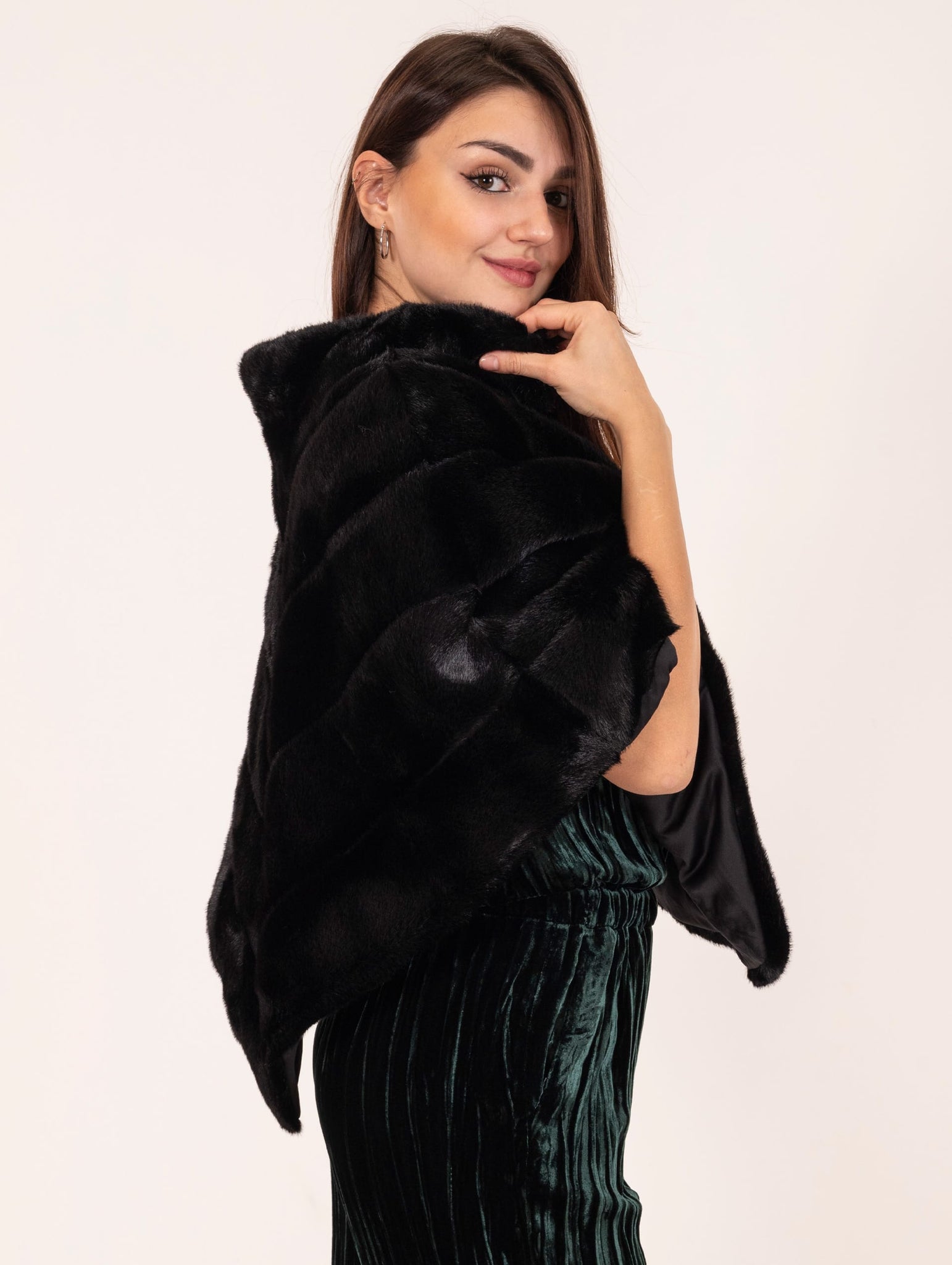 Poncho Eco Pelliccia Leon e Loulou Nero