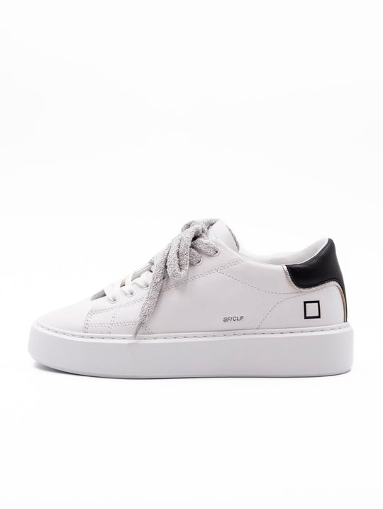 Sneaker Date aus weißem und schwarzem Leder