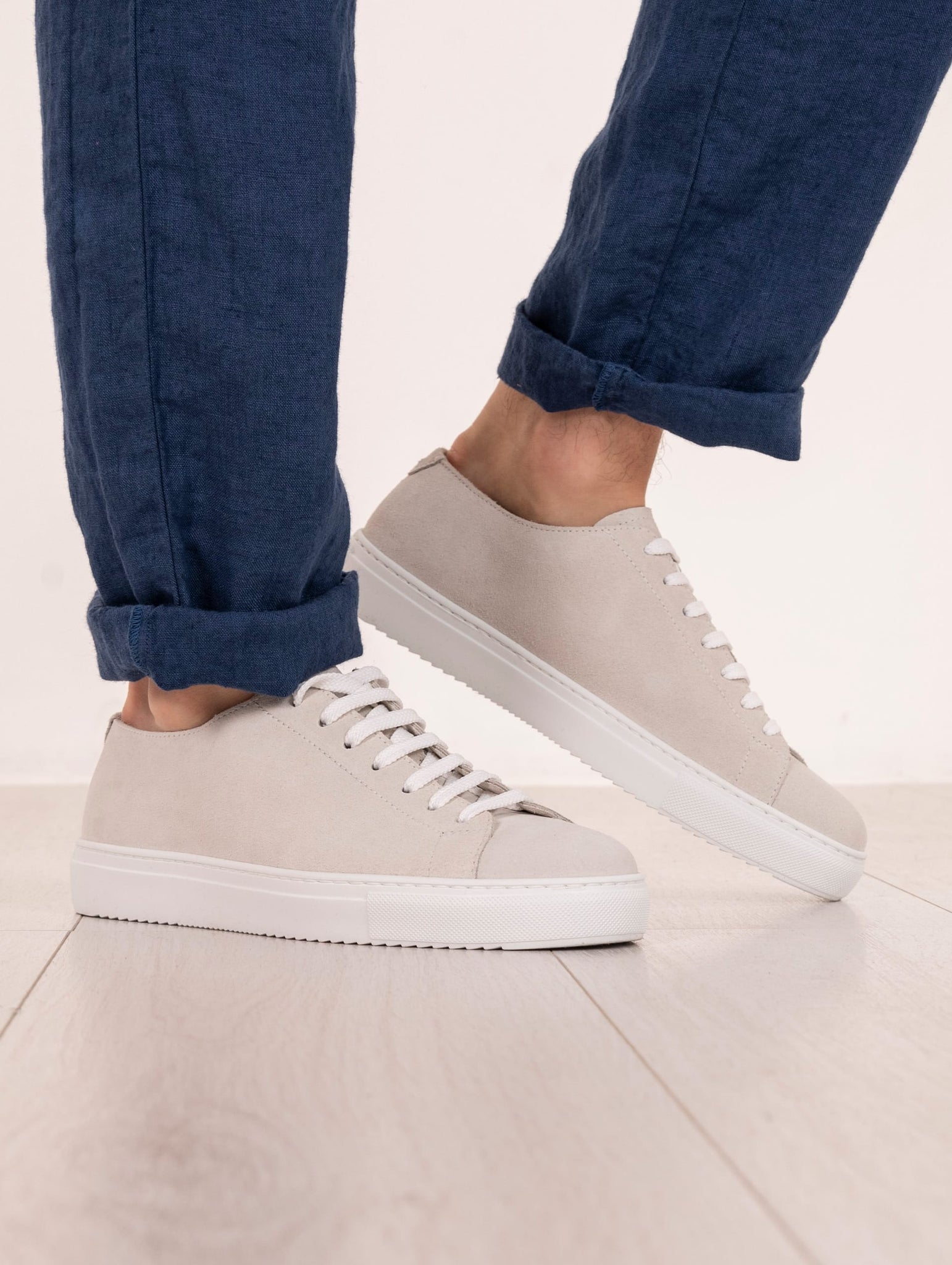 Sneakers Doucal's Ago in Suede Ghiaccio