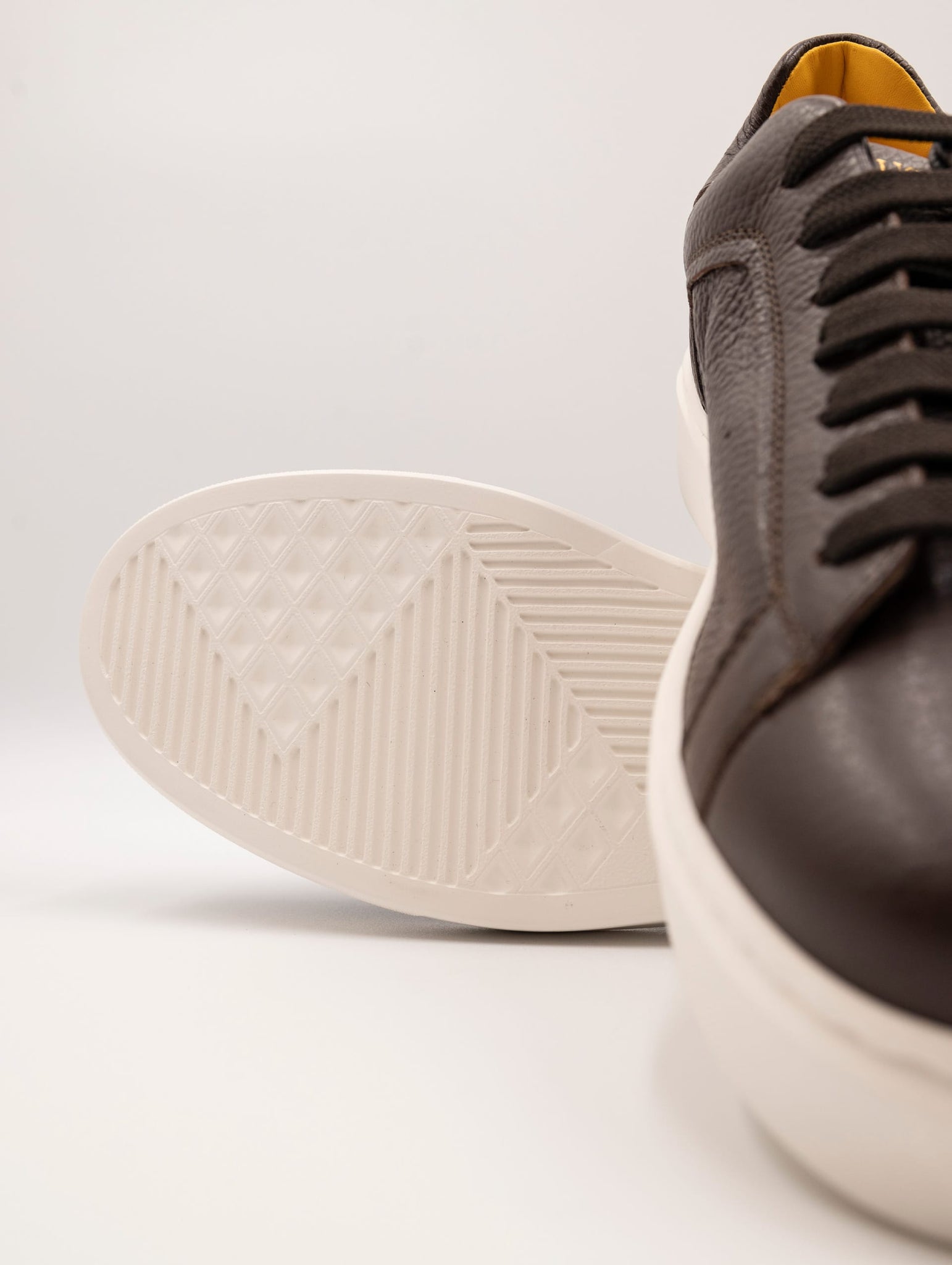 Sneakers Doucal's in Pelle Bottolata Marrone