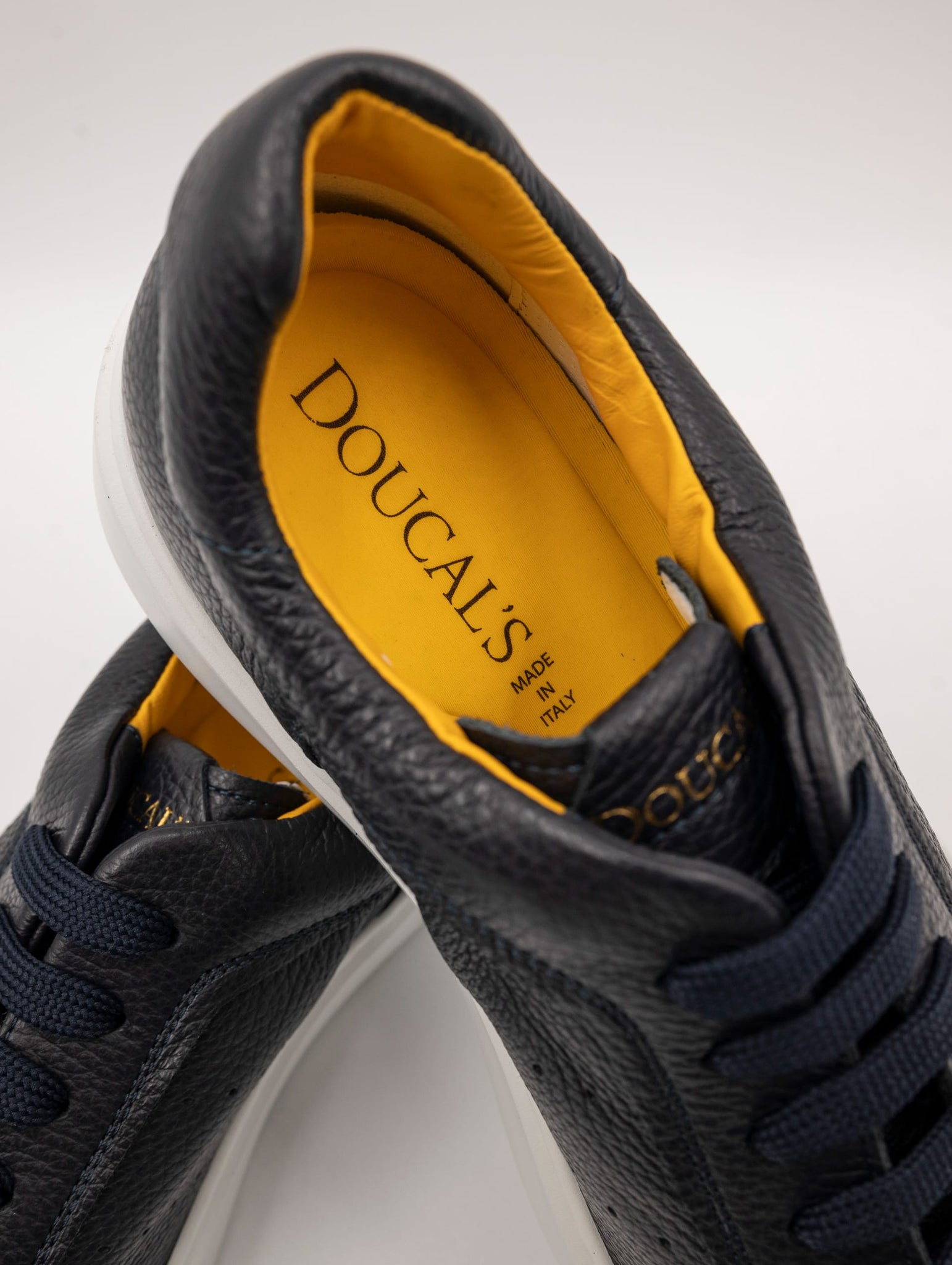 Sneakers Doucal's in Pelle Bottolata Notte