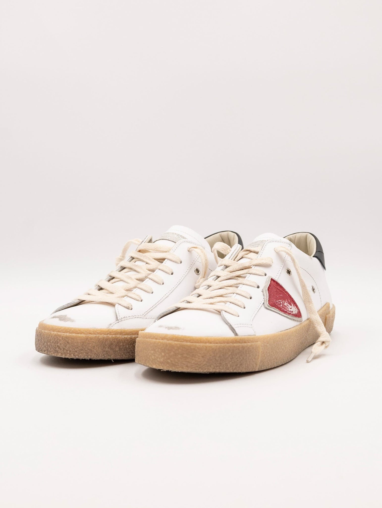 Sneakers Philippe Model Prsx Low Man In Pelle Bianca, Nera e Rossa