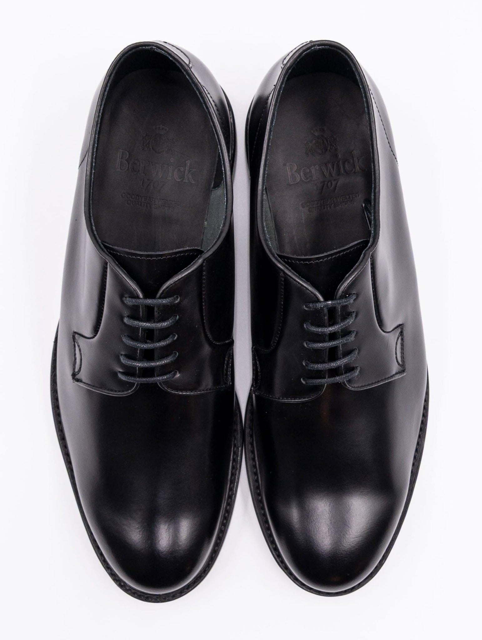 Stringata Berwick 1707 in Pelle Nero