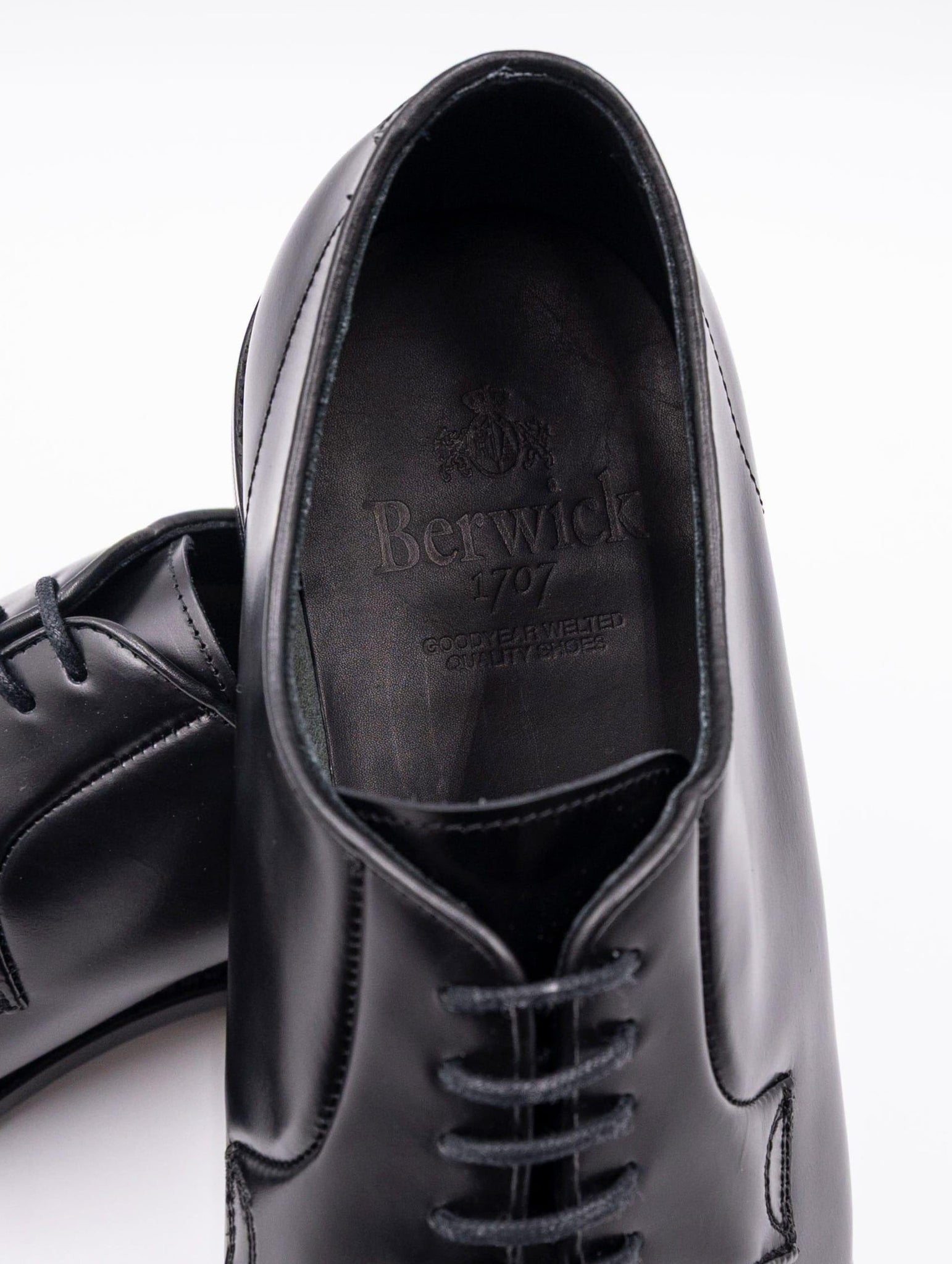 Stringata Berwick 1707 in Pelle Nero