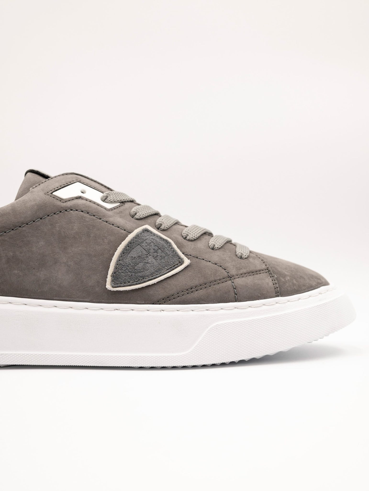 Sneakers Philippe Model Low Temple in Nabuk Antracite