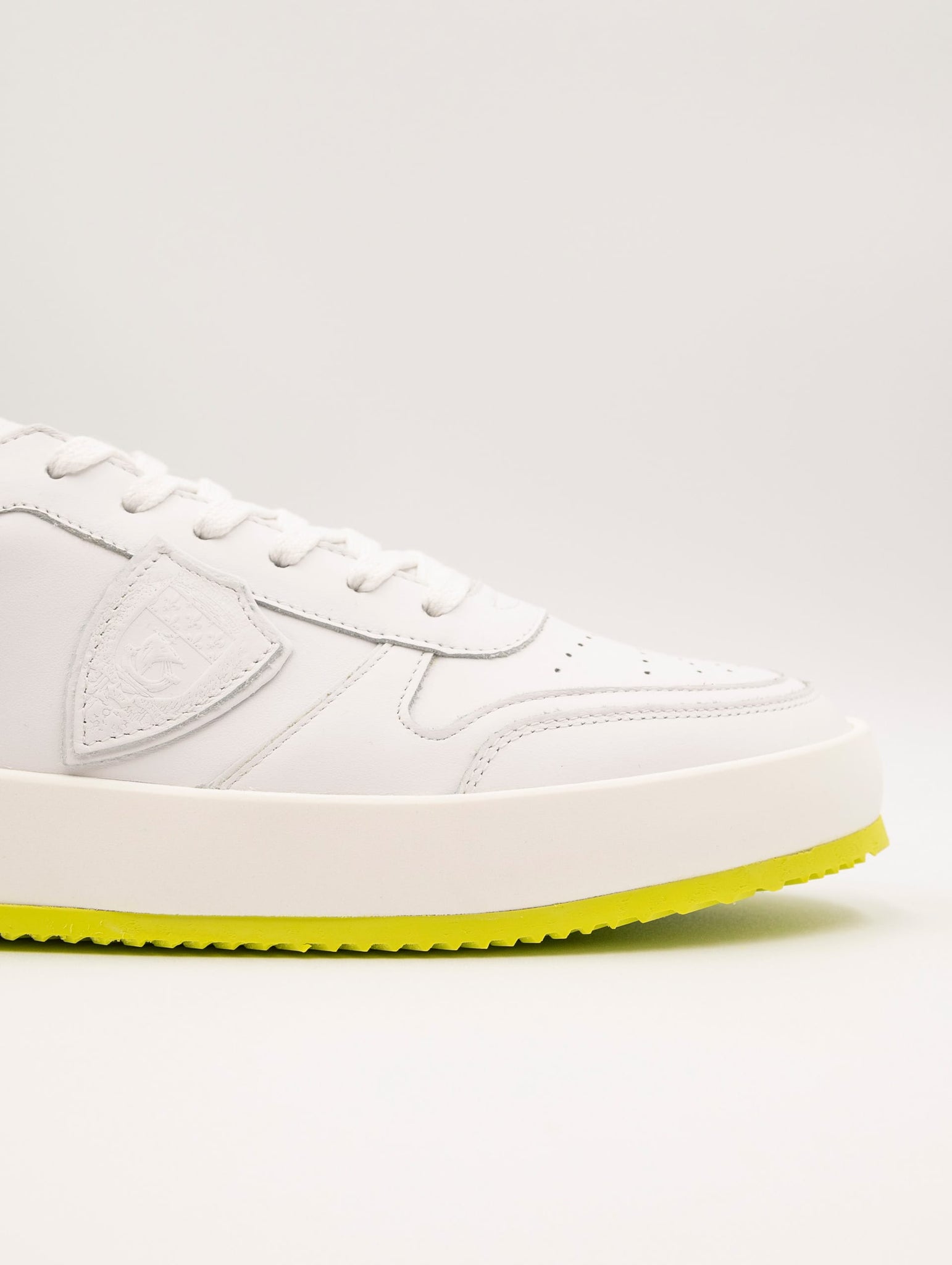 Sneakers Philippe Model Nice in Pelle Bianca e Giallo Fluo