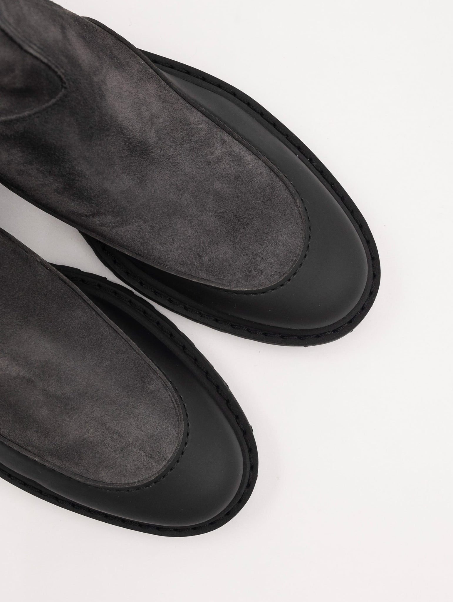 Beatles Doucal's con Dettaglio Gomma in Suede Antracite e Nero