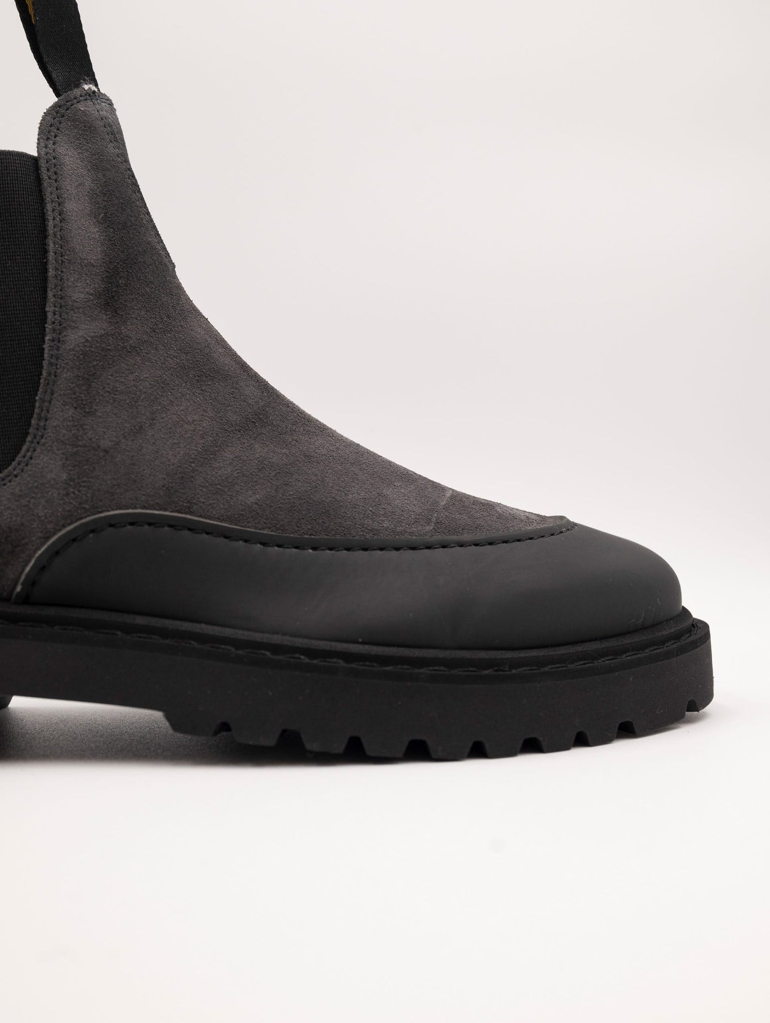 Beatles Doucal's con Dettaglio Gomma in Suede Antracite e Nero