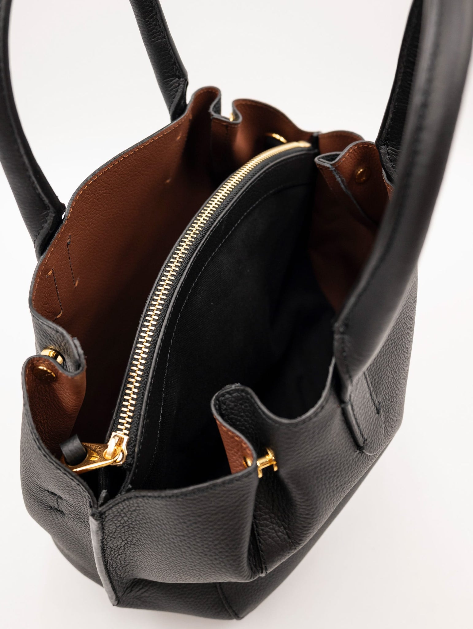 Borsa Coccinelle Soft Wear in Pelle Martellata Double Nero e Caramello