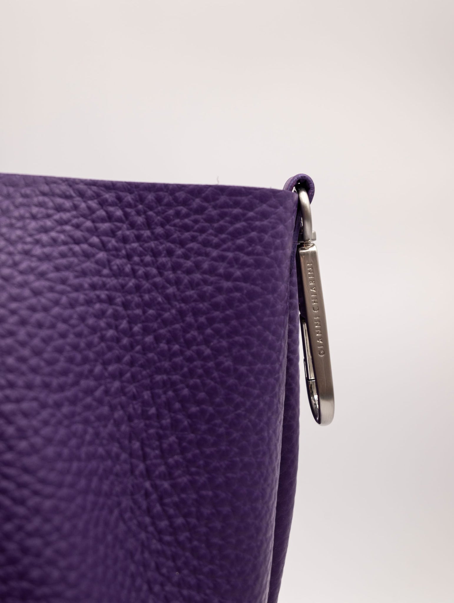 Borsa Dua Gianni Chiarini in Pelle Martellata Viola