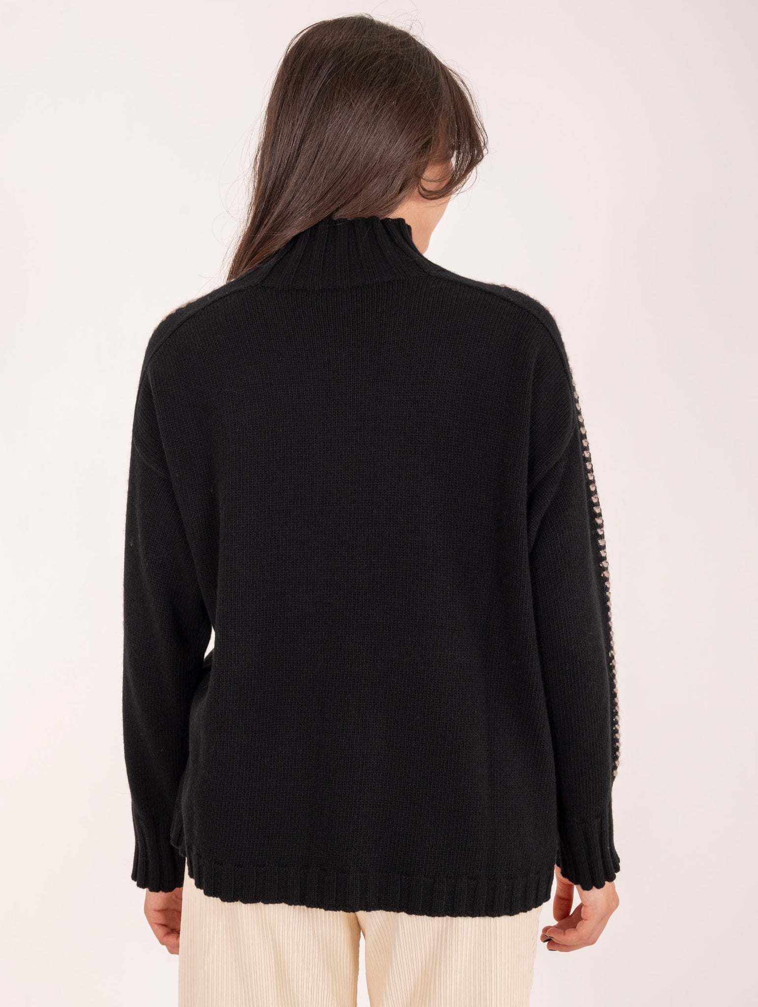 Maglia Collo Alto Alpha Studio New Contrast in Lana e Cashmere Nero