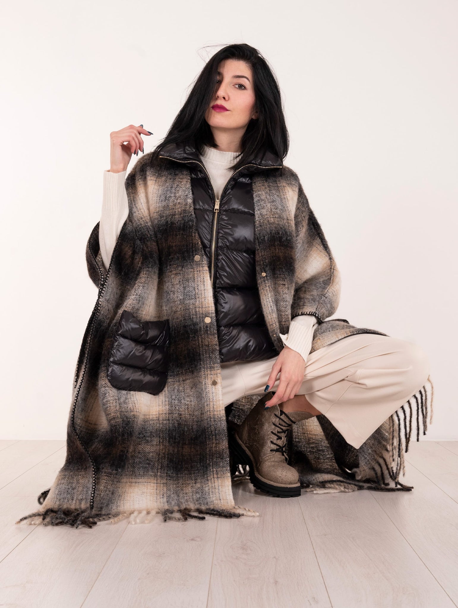 Mantella Violanti in Lana e Nylon con Frange Check