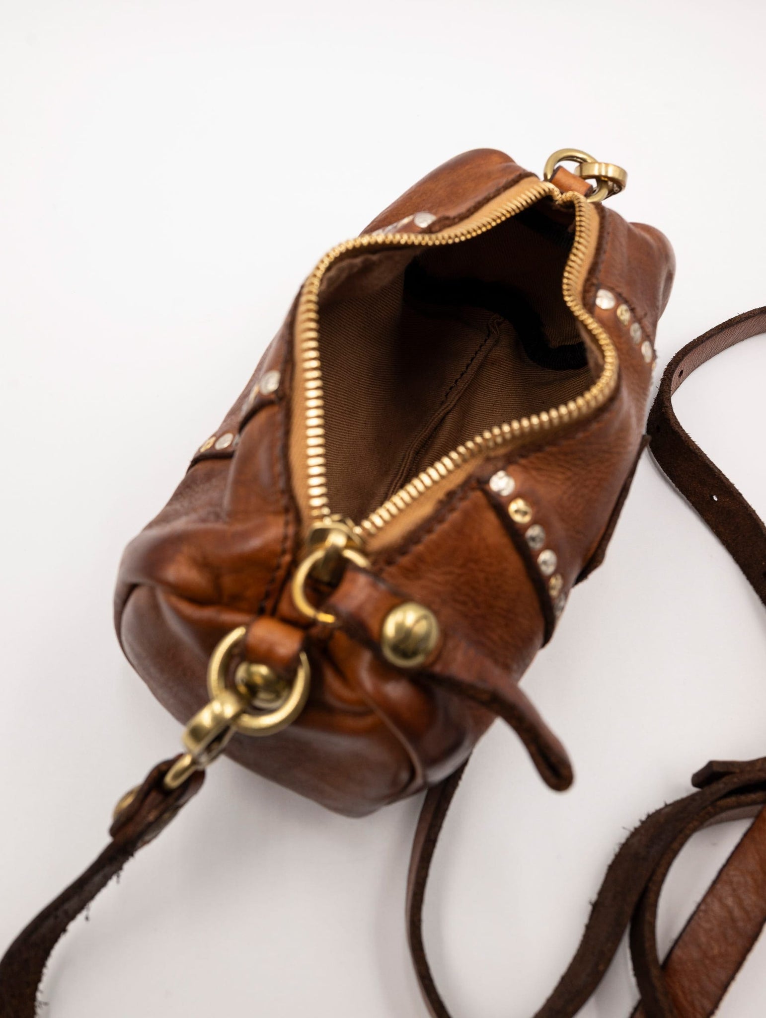 Mini Bauletto Kura Campomaggi con Borchie in Pelle Cognac