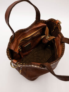 Mini Shopper Kura Campomaggi con Borchie in Pelle Cognac