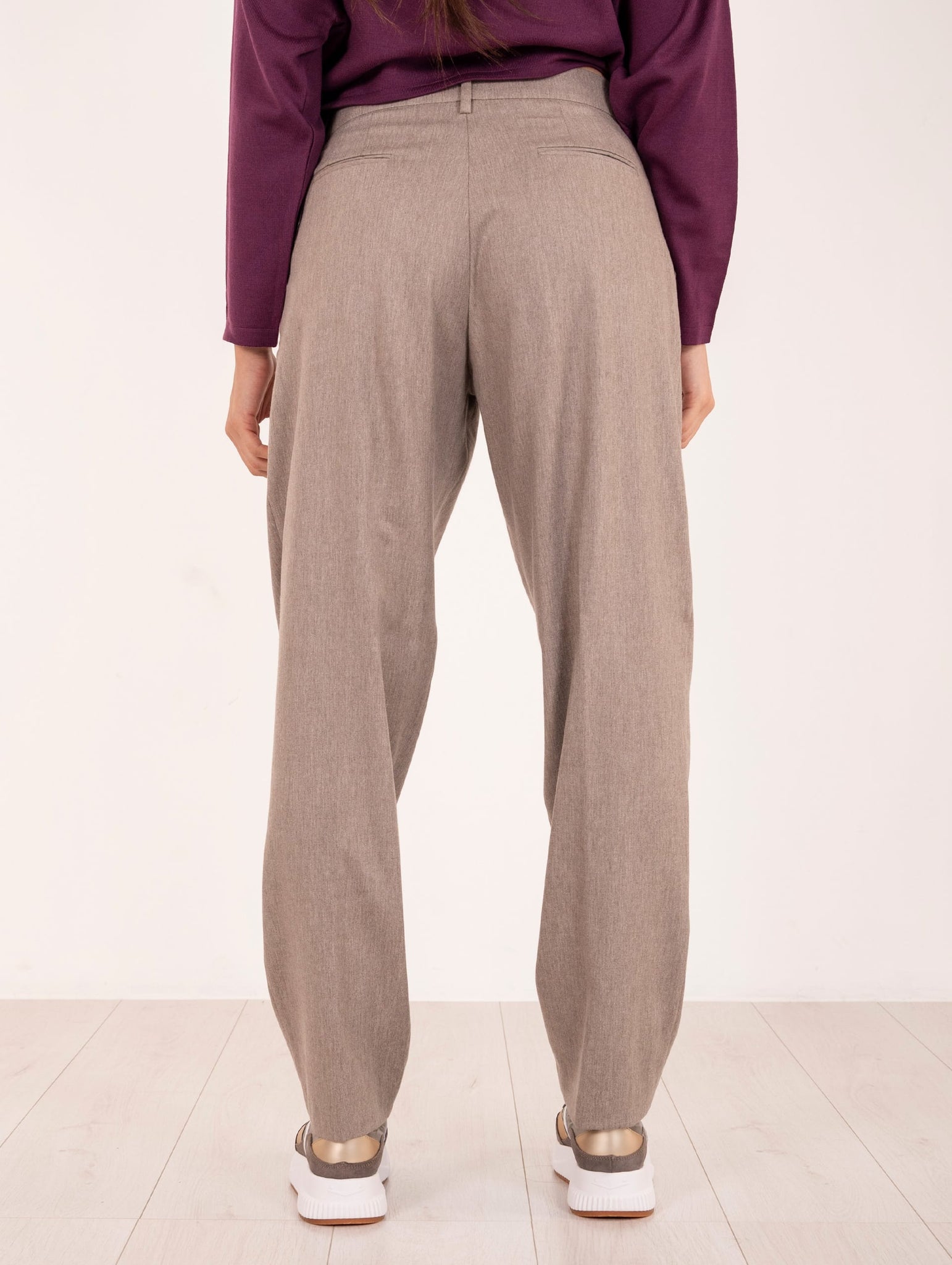 Pantalone Amy Cruna con Pinces in Flanella Misto Lana Stretch Mandorla