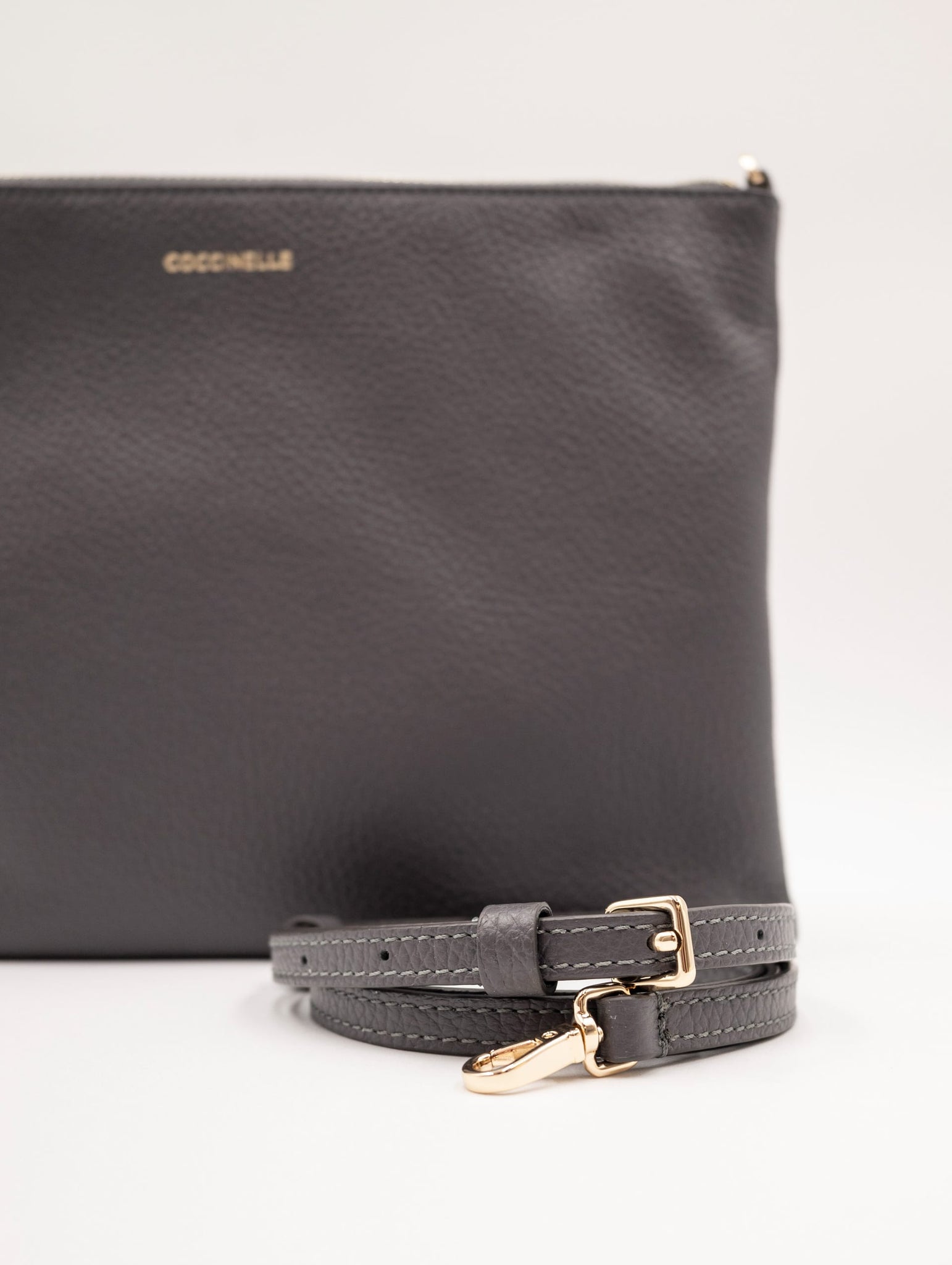 Pochette Best Crossbody Coccinelle in Pelle Martellata Melanzana