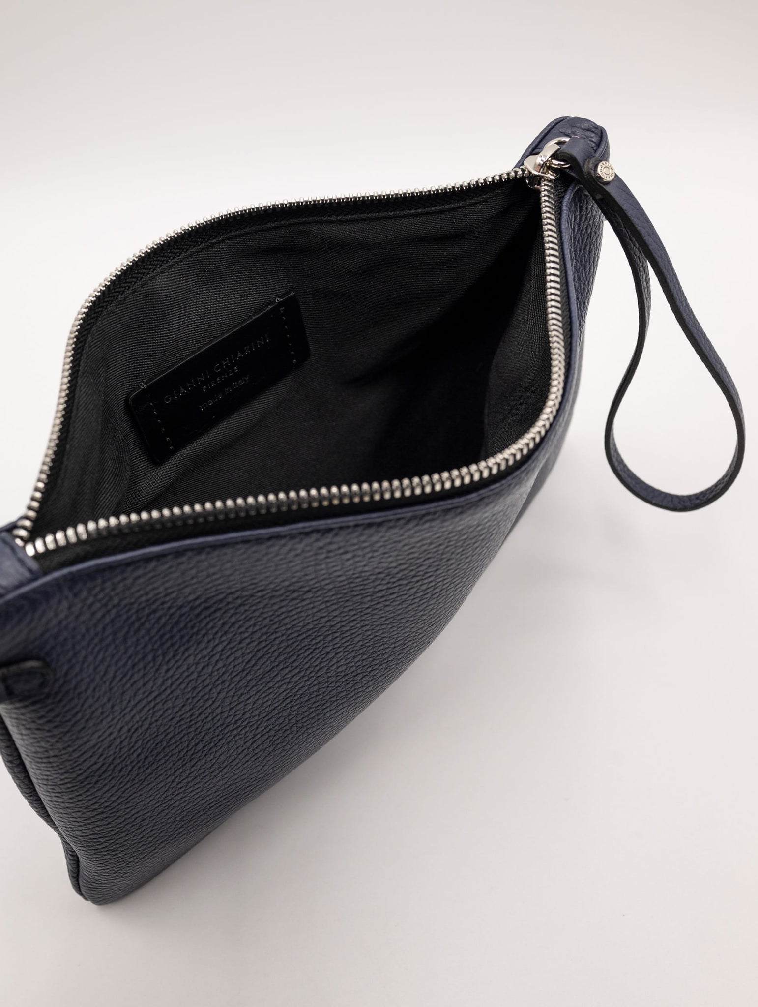 Pochette Hermy Gianni Chiarini in Pelle Martellata Navy